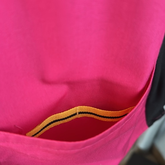 WonderWink scrub top with side stretch panels size S ~ NWOT ~ - Picture 2 of 9